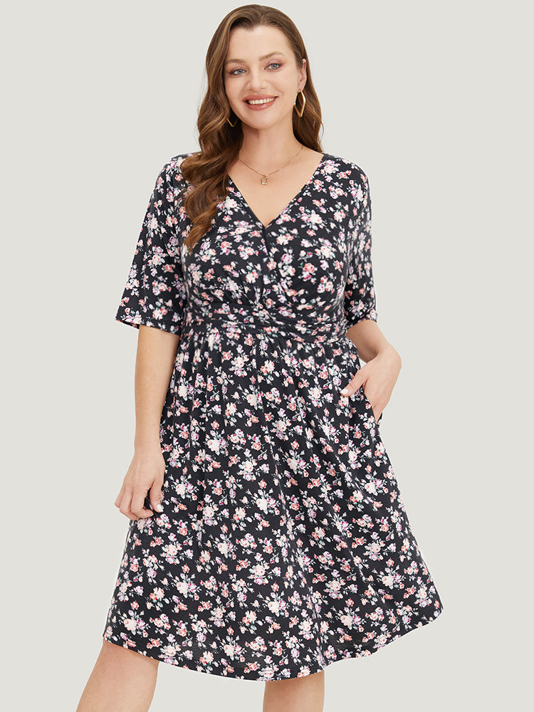 Ditsy Floral Pocket Overlap Collar Half Sleeve Dress