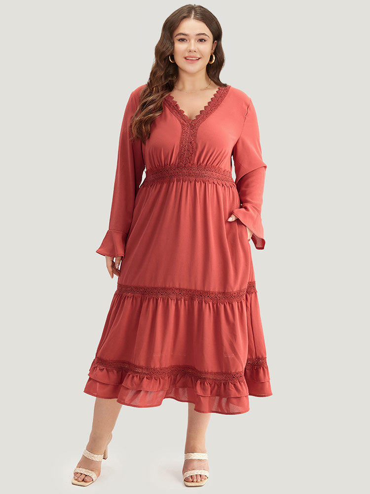 Contrast Lace Bell Sleeve Layered Hem Dress